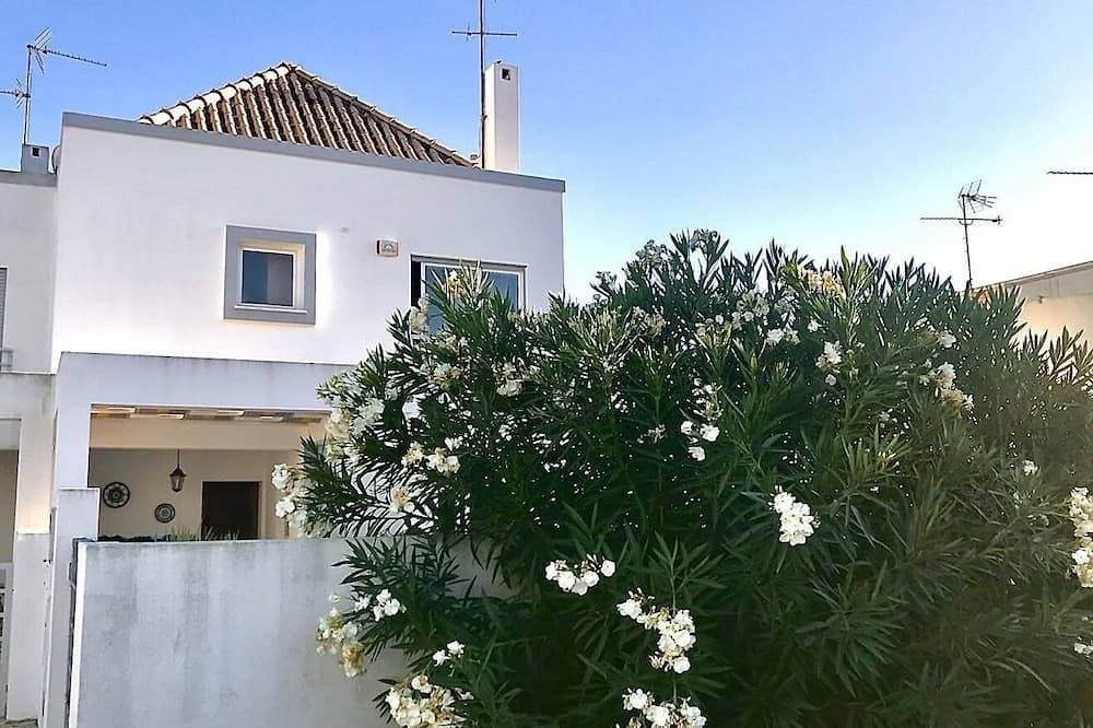 Foto 9 von 30: Moderne Villa mit privatem Pool und Klimaanlage, leicht zu Fuß zum Strand und Stadt