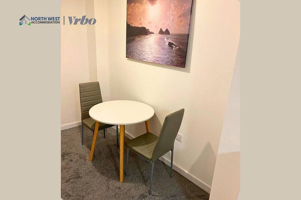 Foto 2 von 4: Modern 1 Bedroom Apartment | Free WiFi |  Perfect for Solo or Business Stay