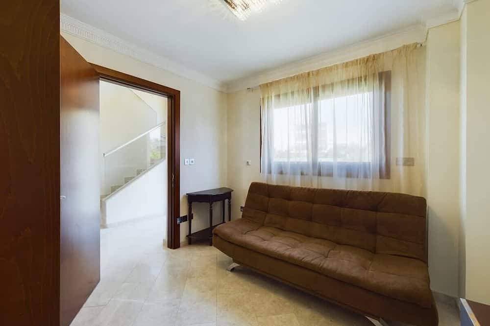 Foto 5 von 30: Amazing Beach Front House!