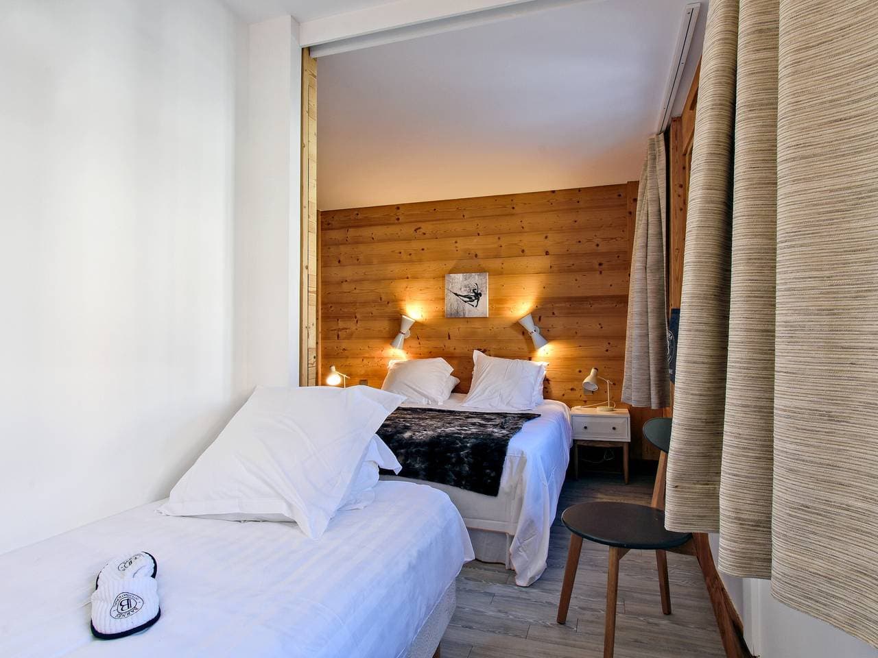 Foto 9 von 10: Gemütliches Herzstück Courchevel 1850: 2 Schlafzimmer, Ski-Kabinen, Willkommensgeschenk