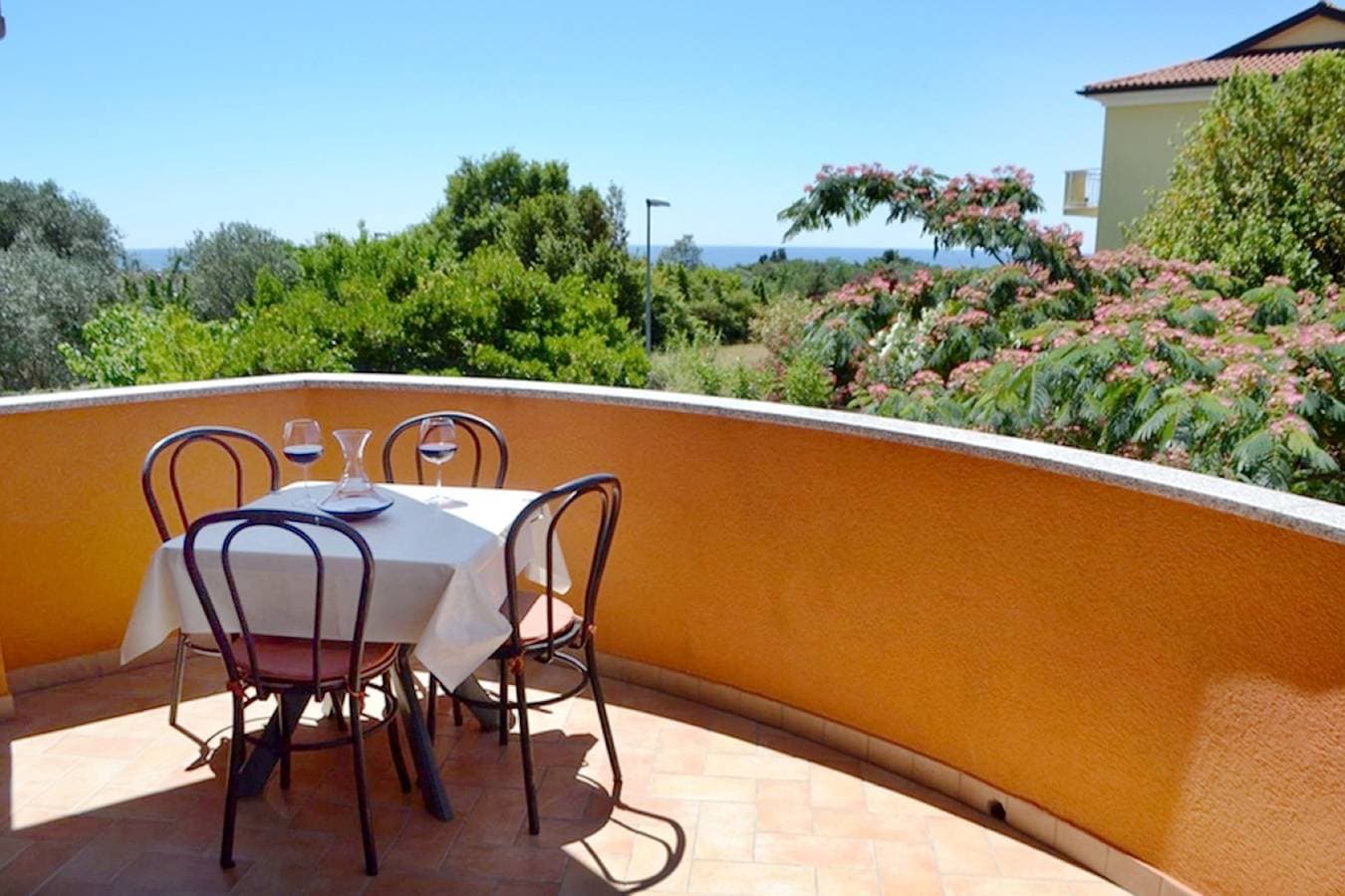 Wohnung in Strandnähe mit Garten 1