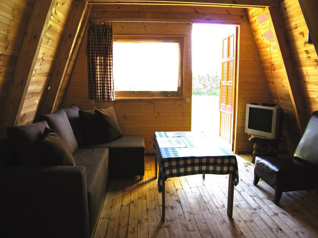 Foto 6 von 31: Holzchalet am Jamno-See nahe Meer