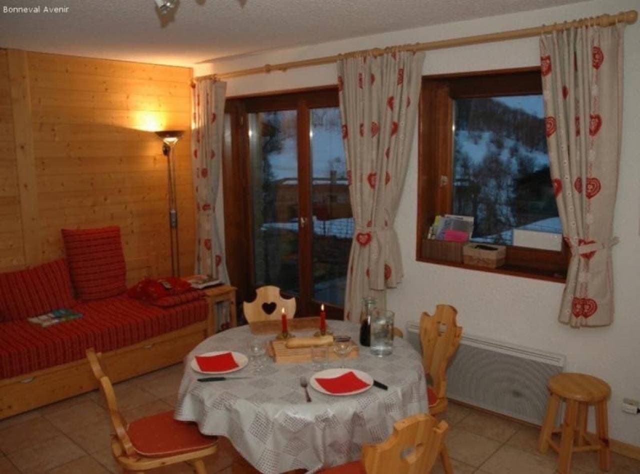 Foto 3 von 10: Studio Le Tilleul 21 – Gemütliches Chalet nahe Skipiste, Terrasse, Garage, 4 Personen