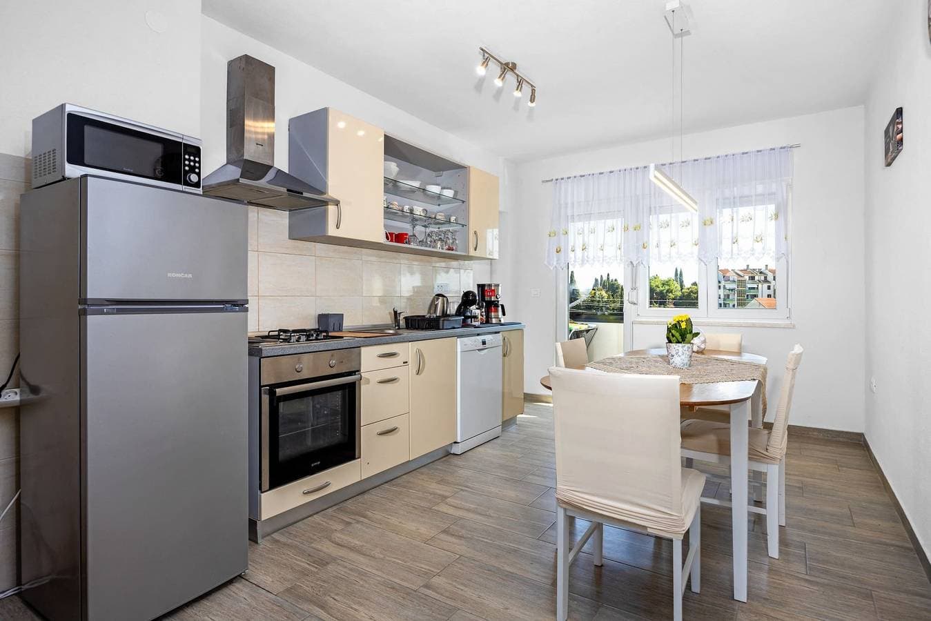 Foto 7 von 25: Apartment Ivana with Sea View - Pet Friendly