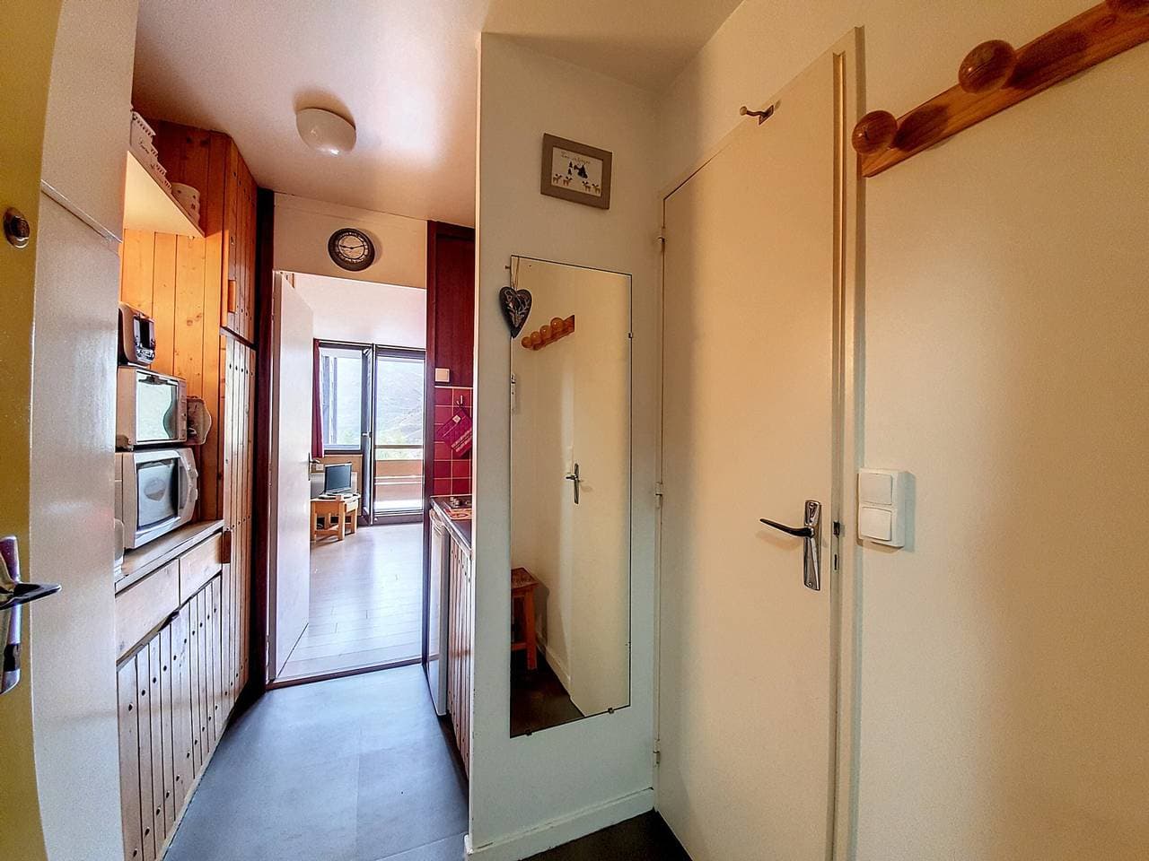Foto 4 von 12: Studio ideal gelegen an den Pisten Les Menuires, 2 Pers, Südbalkon, kostenloses Parken