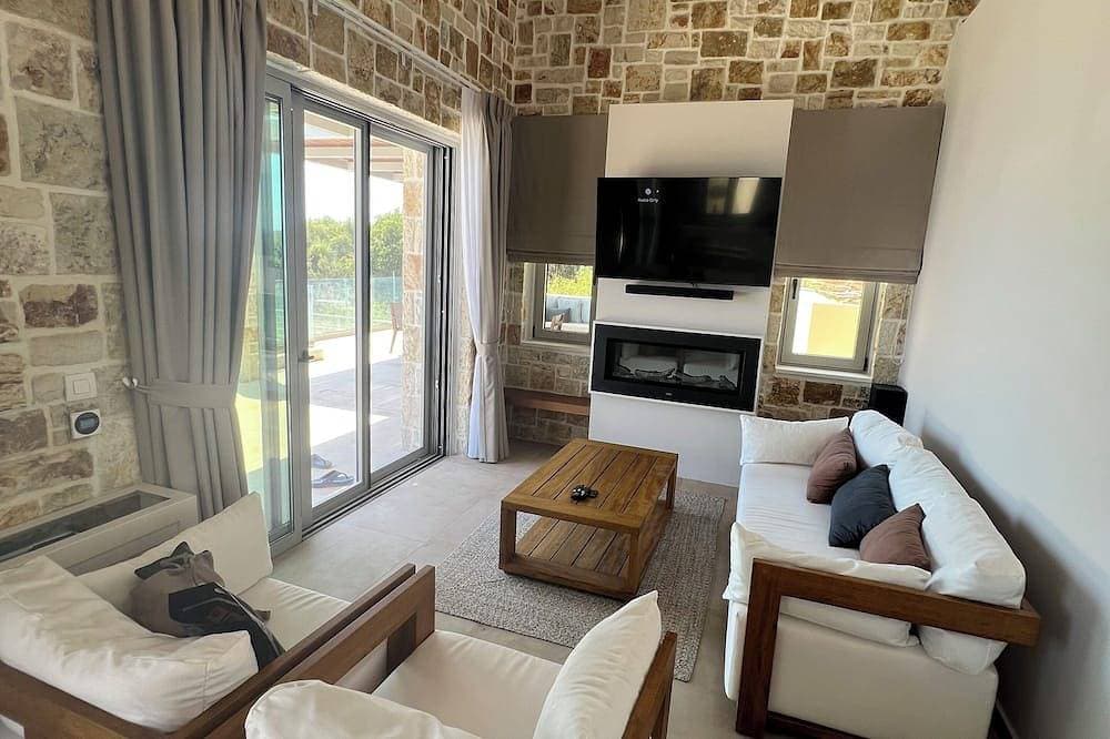 Foto 8 von 15: Sea view 2-bedroom villa in lovely Meganis with WiFi, AC