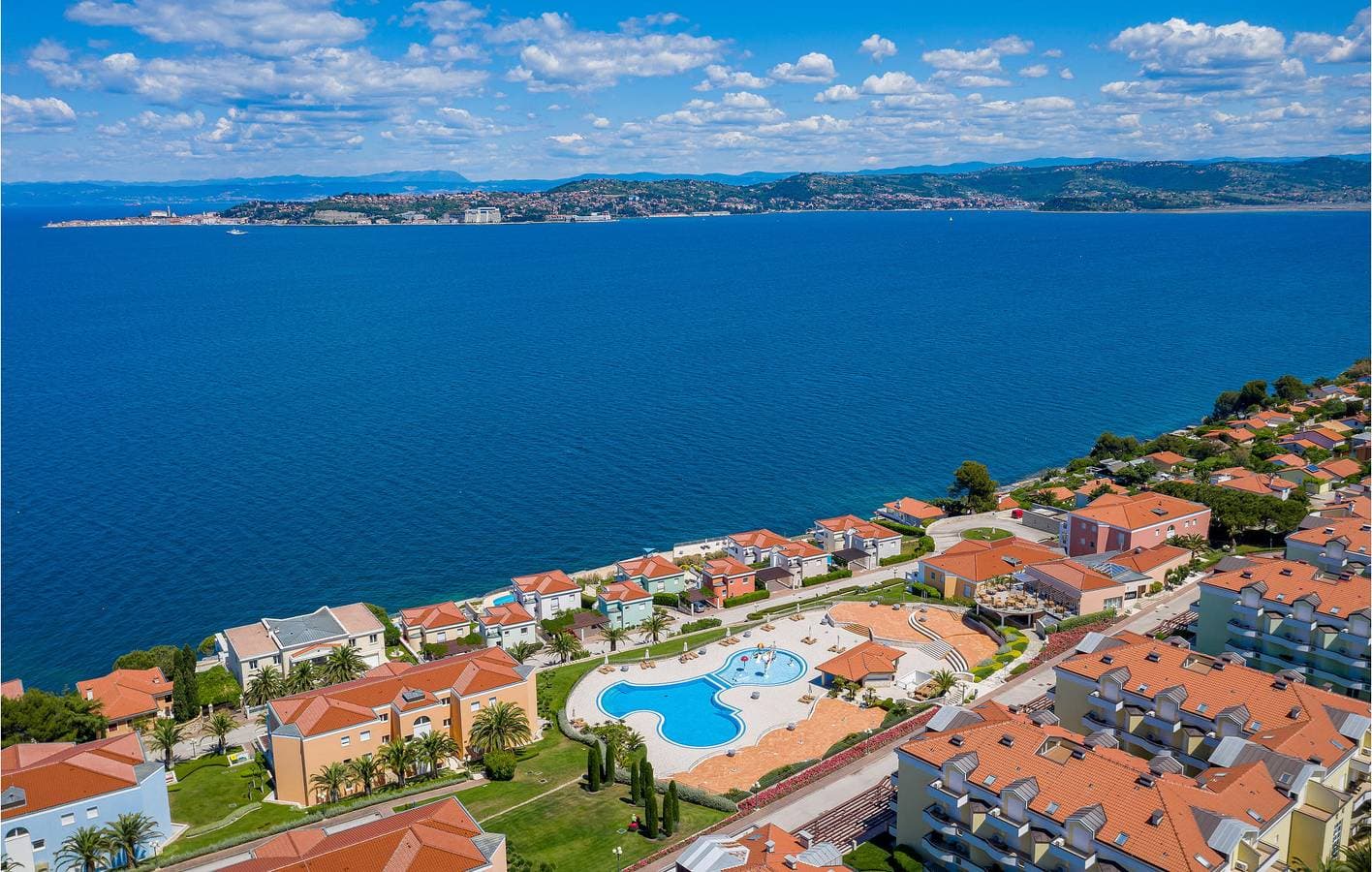 Foto 2 von 37: Ferienwohnung mit Meerblick, Pool, WLAN und Terrasse in der Nähe des FKK-Strandes Kanegra