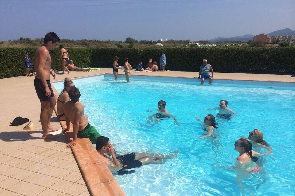 Foto 11 von 13: Overlooking a lagoon and 5 mins from superb beach