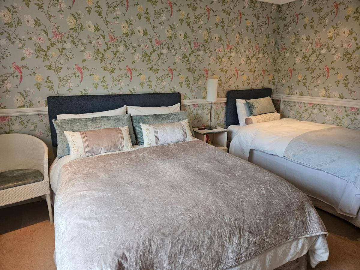 Foto 5 von 24: Superior Triple Room with Private Bathroom