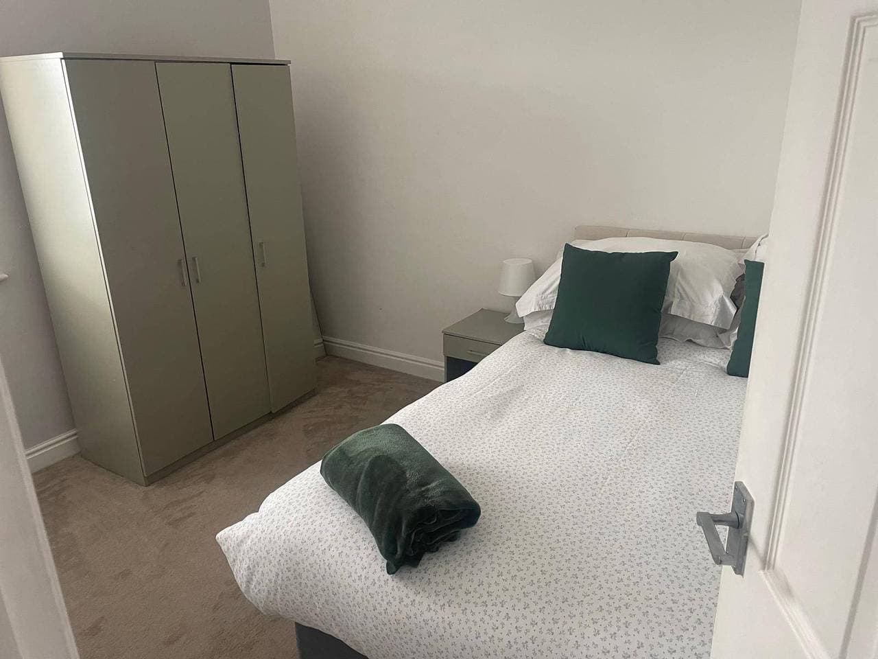 Foto 6 von 7: Horsforth apartment Leeds Bradford airport