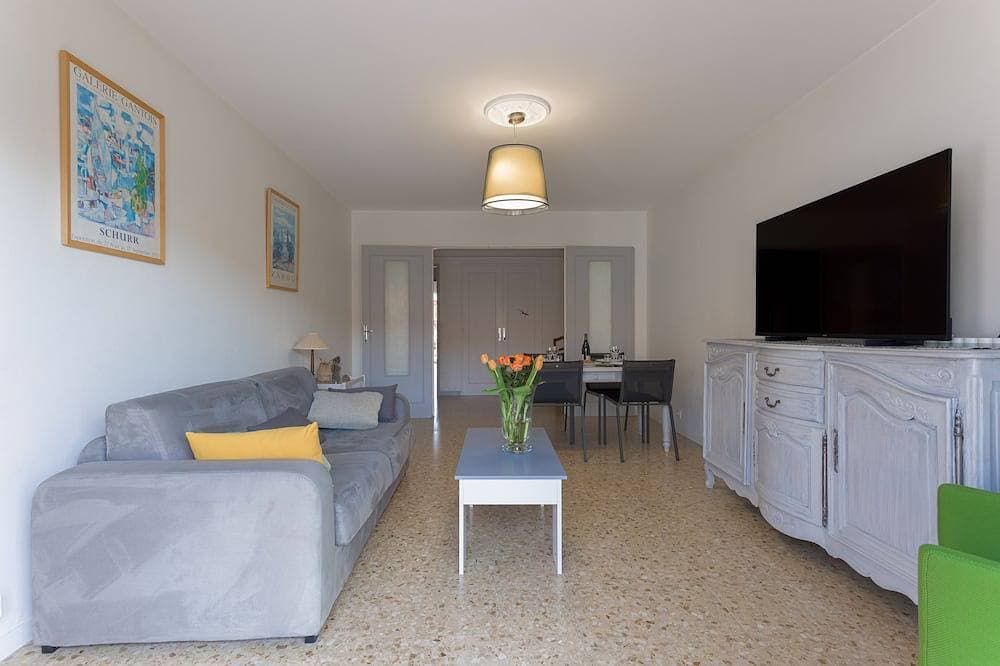 Foto 12 von 30: Cannes beach 400 metres away, Spacious air-conditioned 2-bedroom apartment