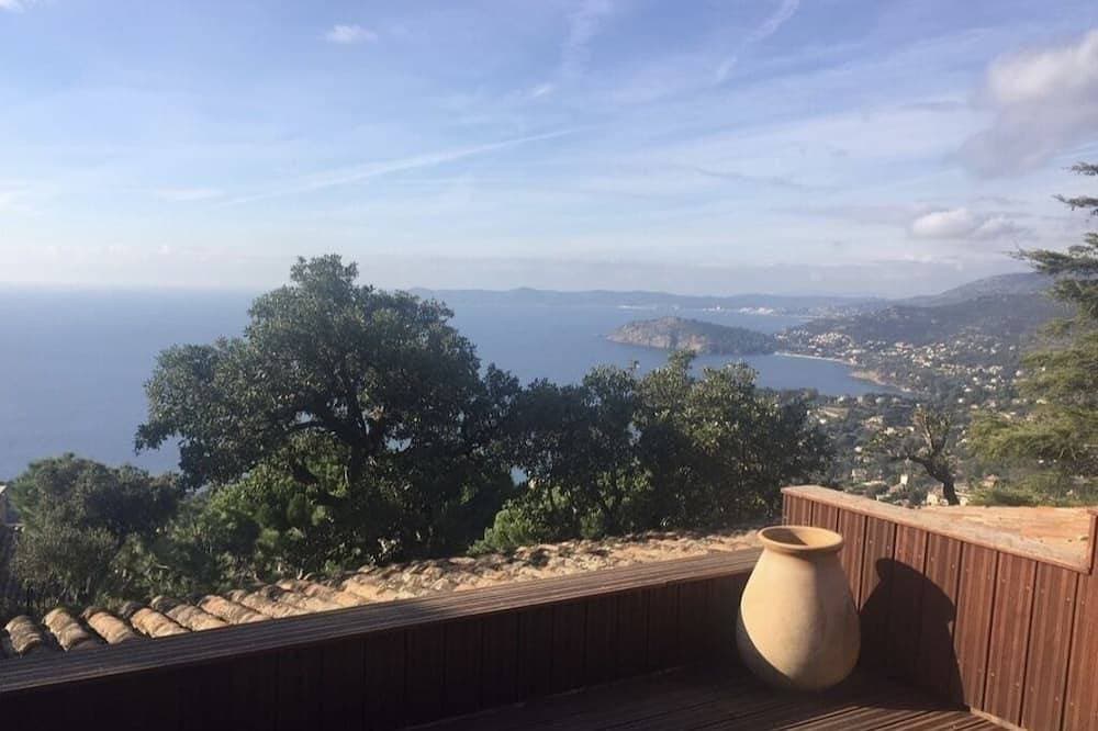 Magnificent villa with sea view and swimming pool 1