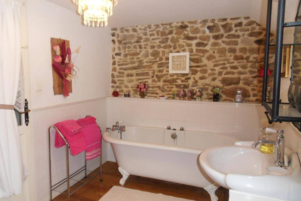 Foto 7 von 8: Double Room with Private Bathroom