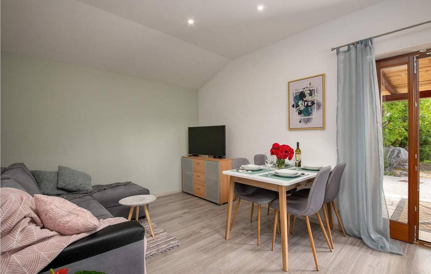 Foto 7 von 39: Gemütliche Ferienwohnung mit WLAN, Klimaanlage und eigener Terrasse