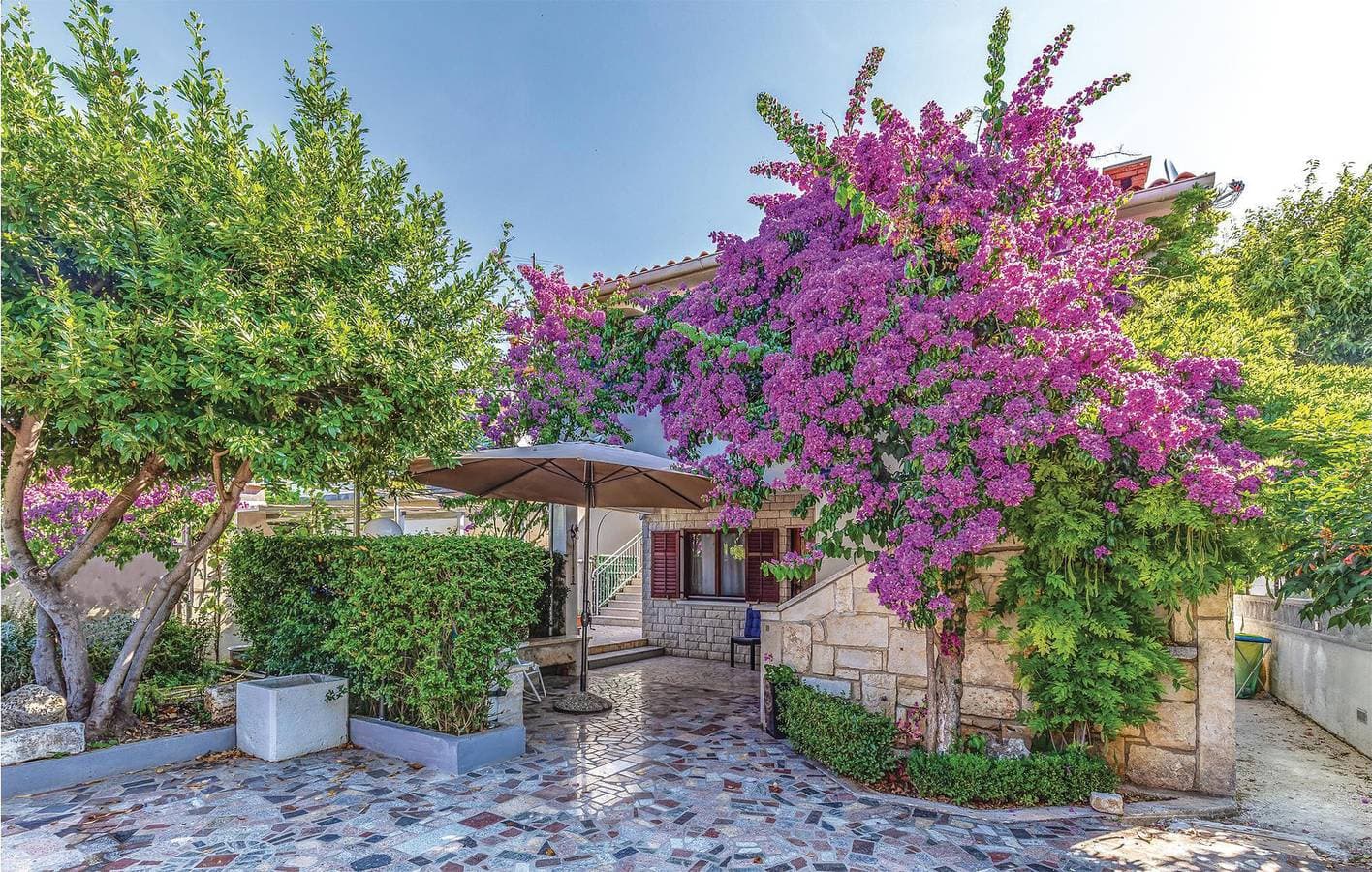 Foto 9 von 28: Gemütliche Ferienwohnung mit Terrasse, Parkplatz und WLAN in der Nähe des Strandes Bijela
