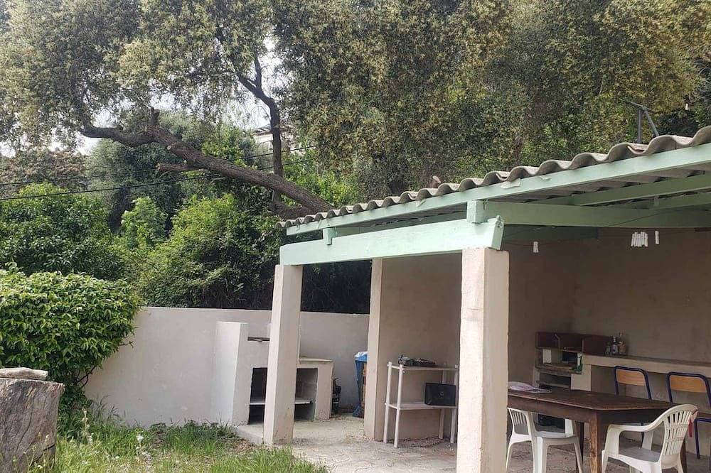 Foto 12 von 14: Apartment in villa on shady plot, near Bastia town center, parking.