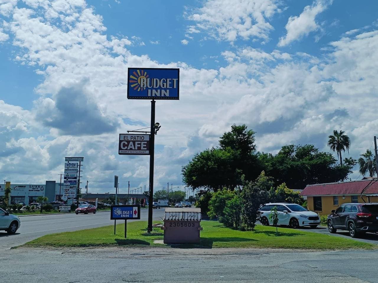 Foto 4 von 23: Edinburg, Texas | Kingsize-Bett | Rauchen