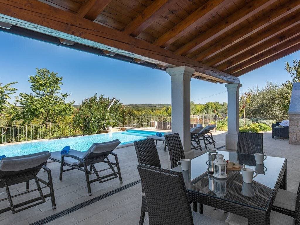 Foto 6 von 20: Villa in Porec mit Schwimmbecken