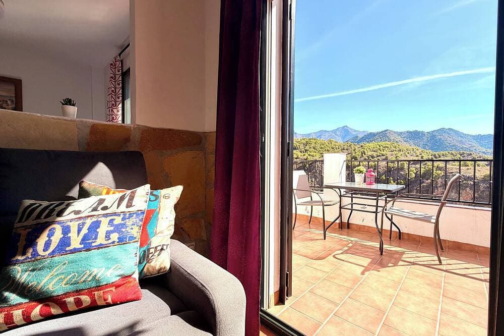 Foto 10 von 30: Geniessen Sie Die Sonne Und Den Herrlichen Blick Von Der Terrasse<br><br>Wohnung Axarquía 1-3