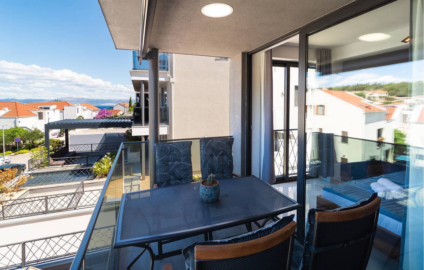 Foto 2 von 16: Apartment mit Meerblick, Terrasse, Parkplatz und WLAN, 700 m vom Strand entfernt