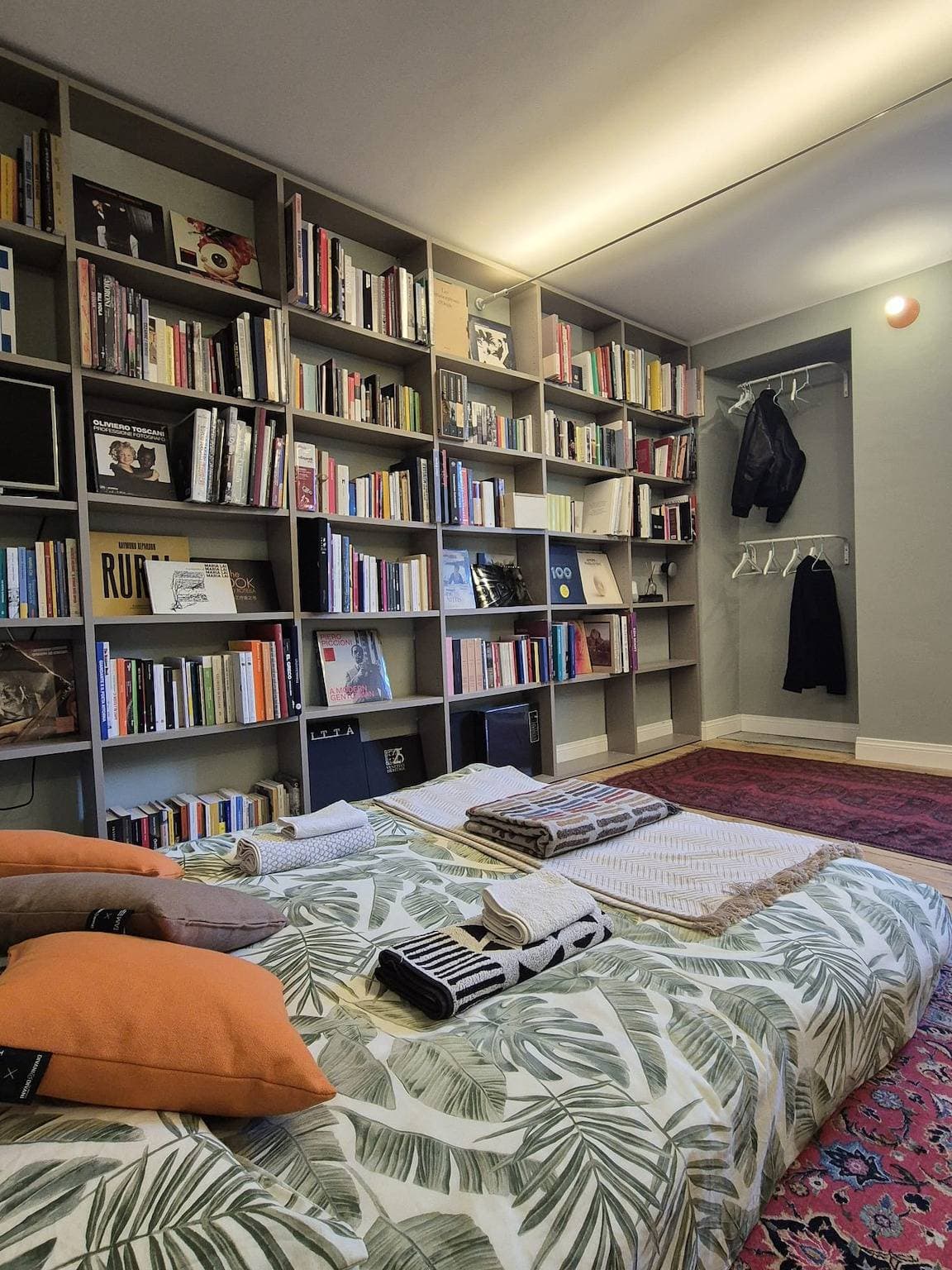 Foto 4 von 15: Loft Library by Lago Maggiore Rentals
