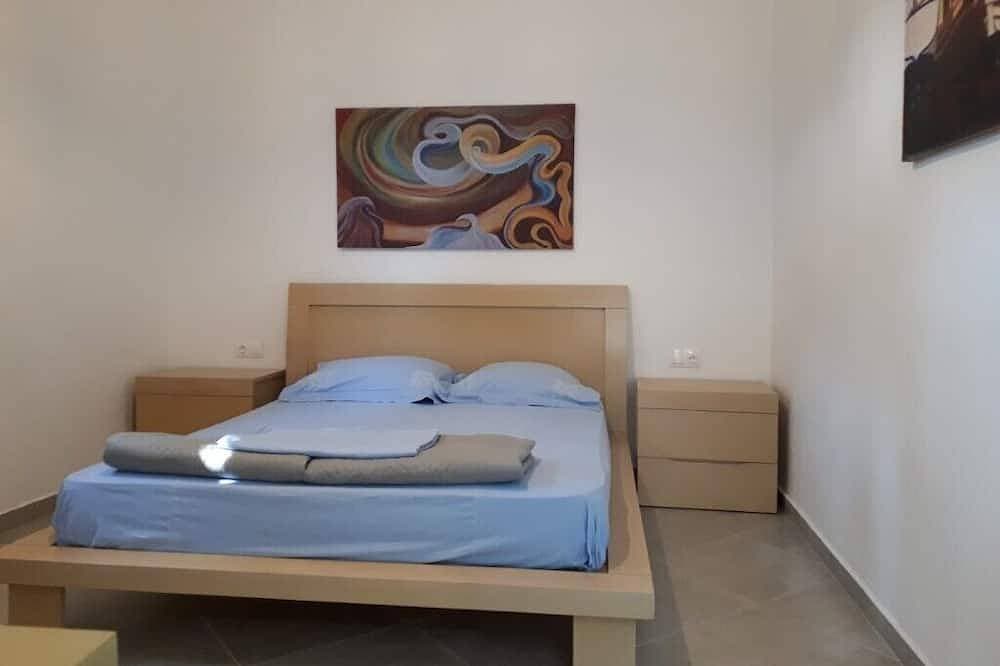 Foto 2 von 23: Spacious apartment with mountain views, large garden and terrace. Ideal location