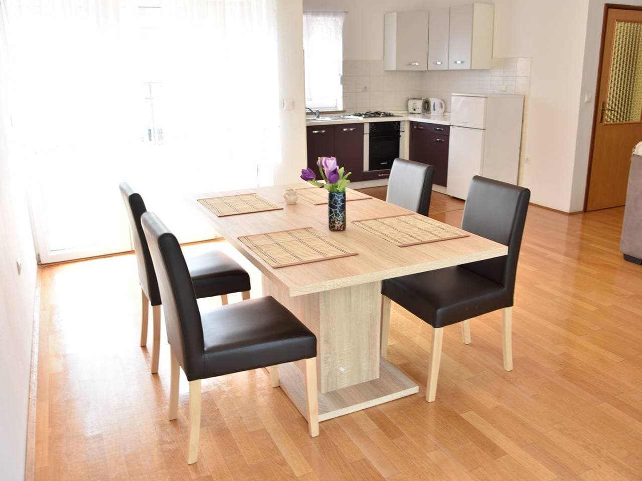 Foto 6 von 27: Ruhiges Ferienhaus mit Balkon und Garten
