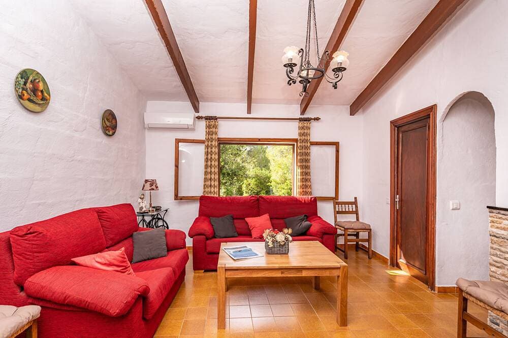 Foto 10 von 30: Cottage mit privatem Pool, kostenlosem WIFI, Blick auf die Berge und großem Garten.