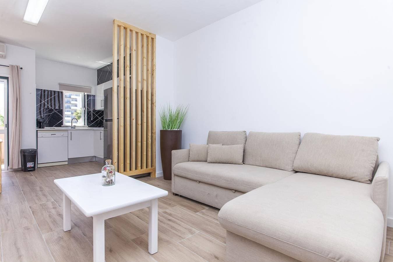 Foto 6 von 34: Ferienwohnung für 3 Personen mit Pool