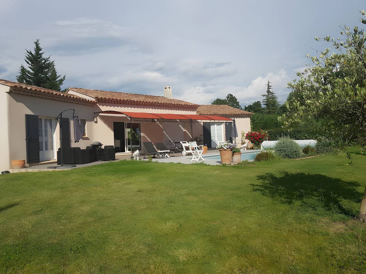 Foto 4 von 19: Bed and Breakfast 'Chambre Cézanne' mit Bergblick, Gemeinschaftspool und Klimaanlage