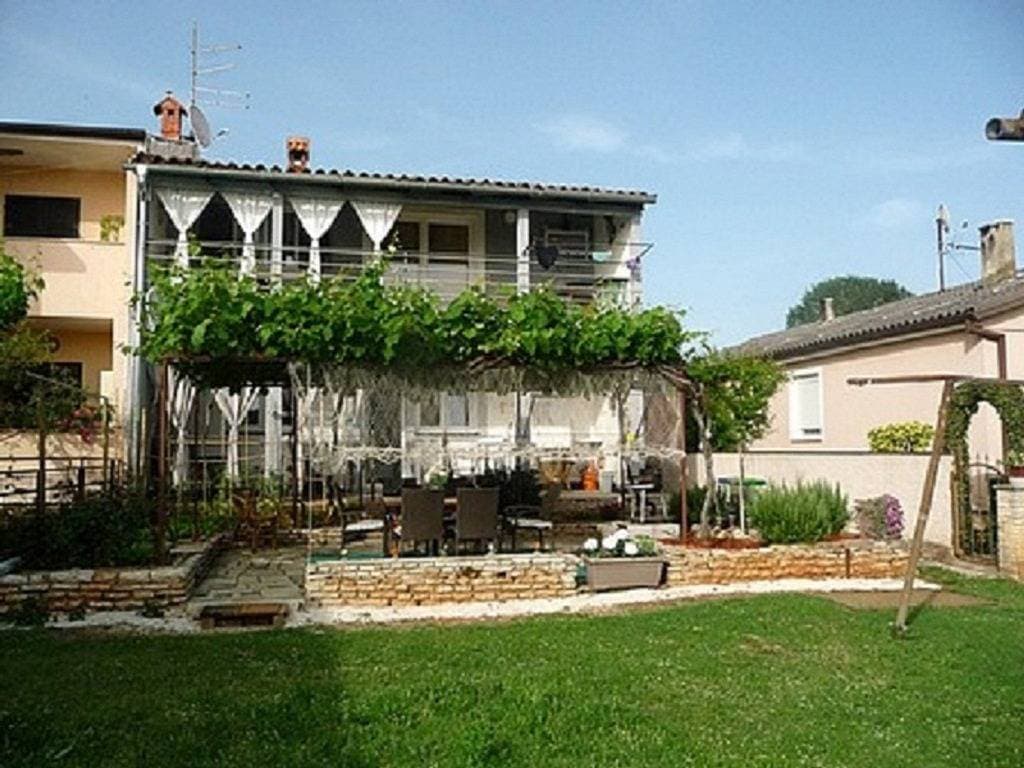 Foto 2 von 41: Ferienwohnung in Fažana mit Meerblick, Balkon, Klimaanlage, W-Lan (4348-1)
