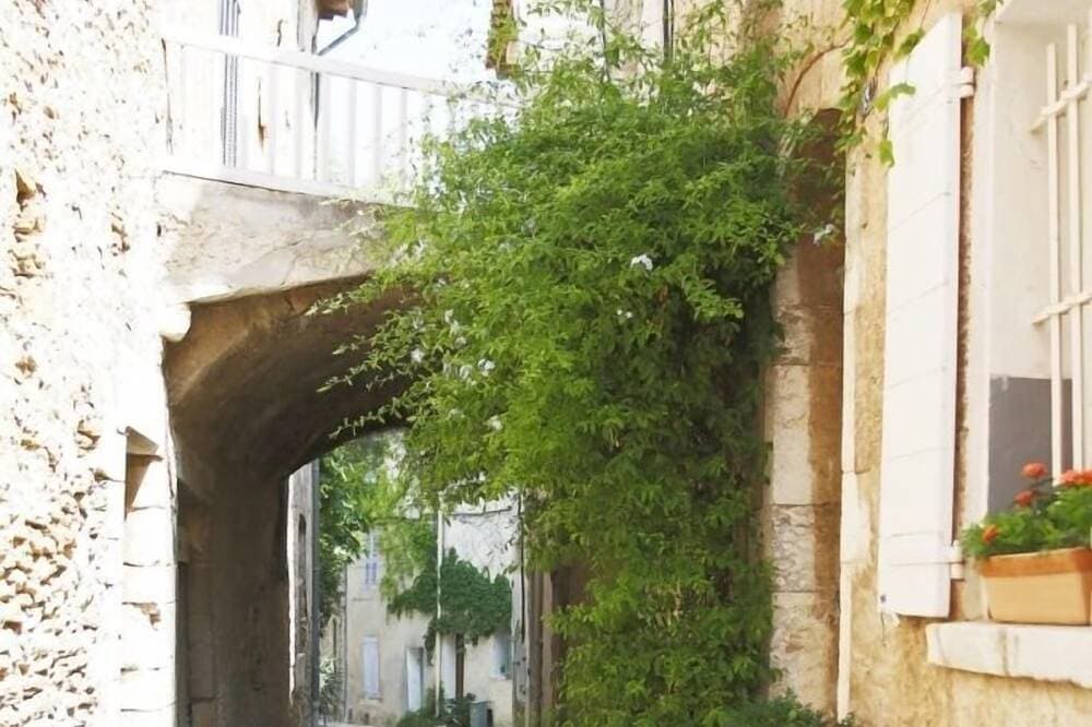 Foto 9 von 23: Sehr schöne Maisonette-Wohnung, Terrasse und Panoramablick in einem mittelalterlichen Dorf