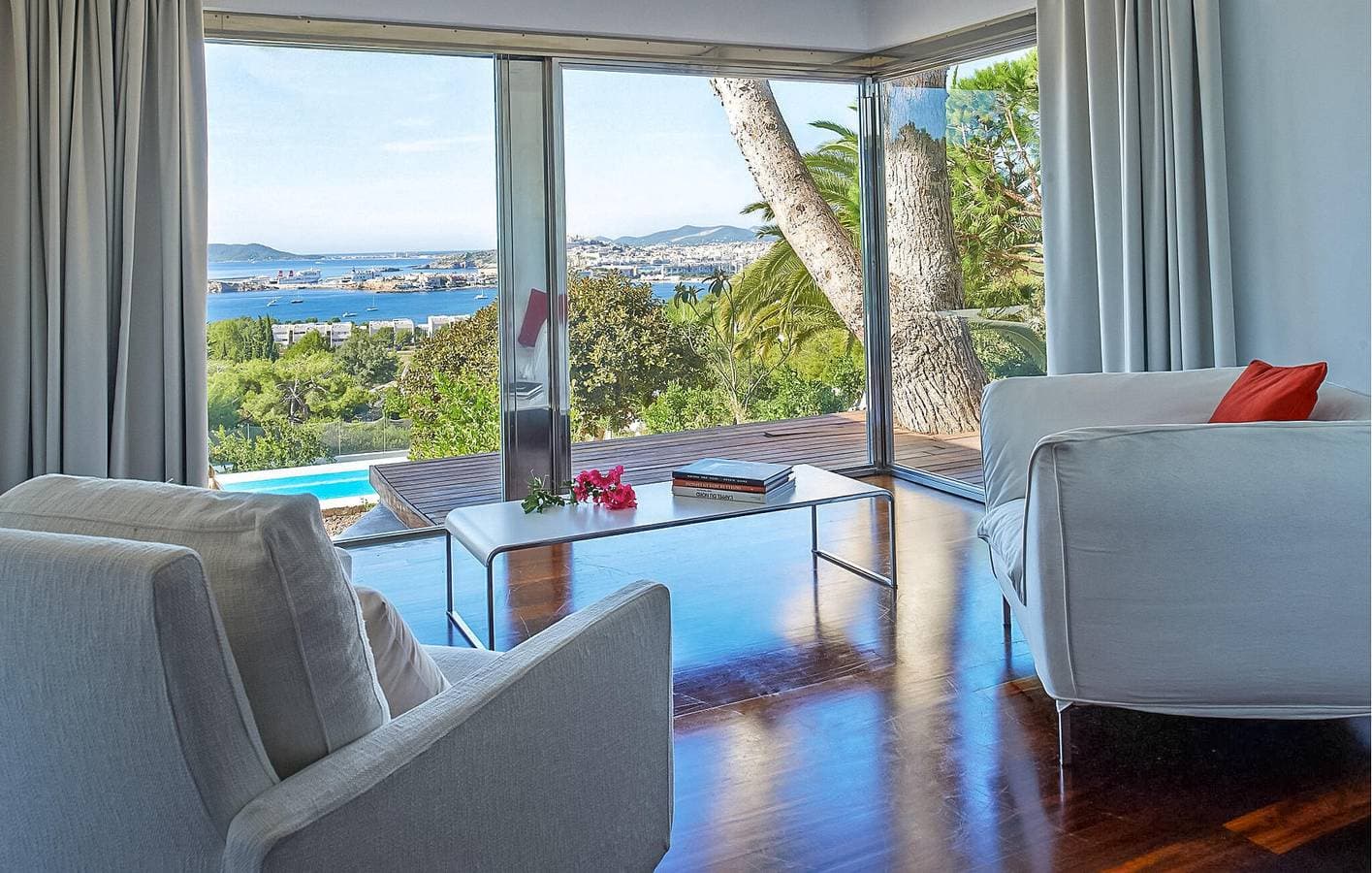 Foto 8 von 27: Apartment mit Meerblick, Pool, AC und Parkplatz