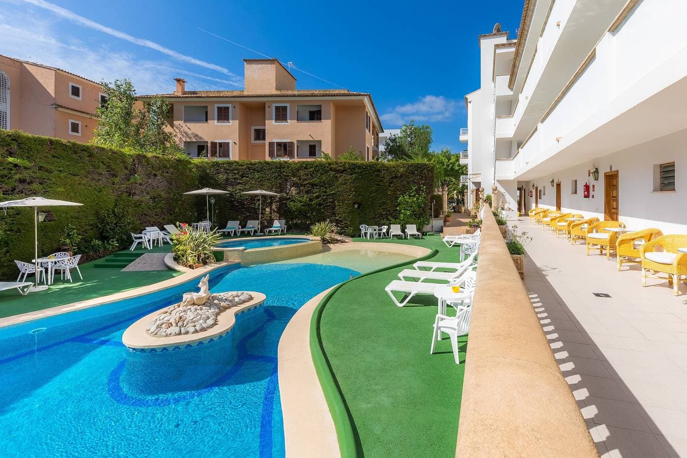 Foto 3 von 27: Strandnahes Apartment mit Zugang zum Pool, einer privaten Terrasse, Klimaanlage und WLAN