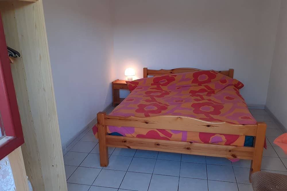 Foto 3 von 15: In residence with swimming pool, renovated house sleeps 5