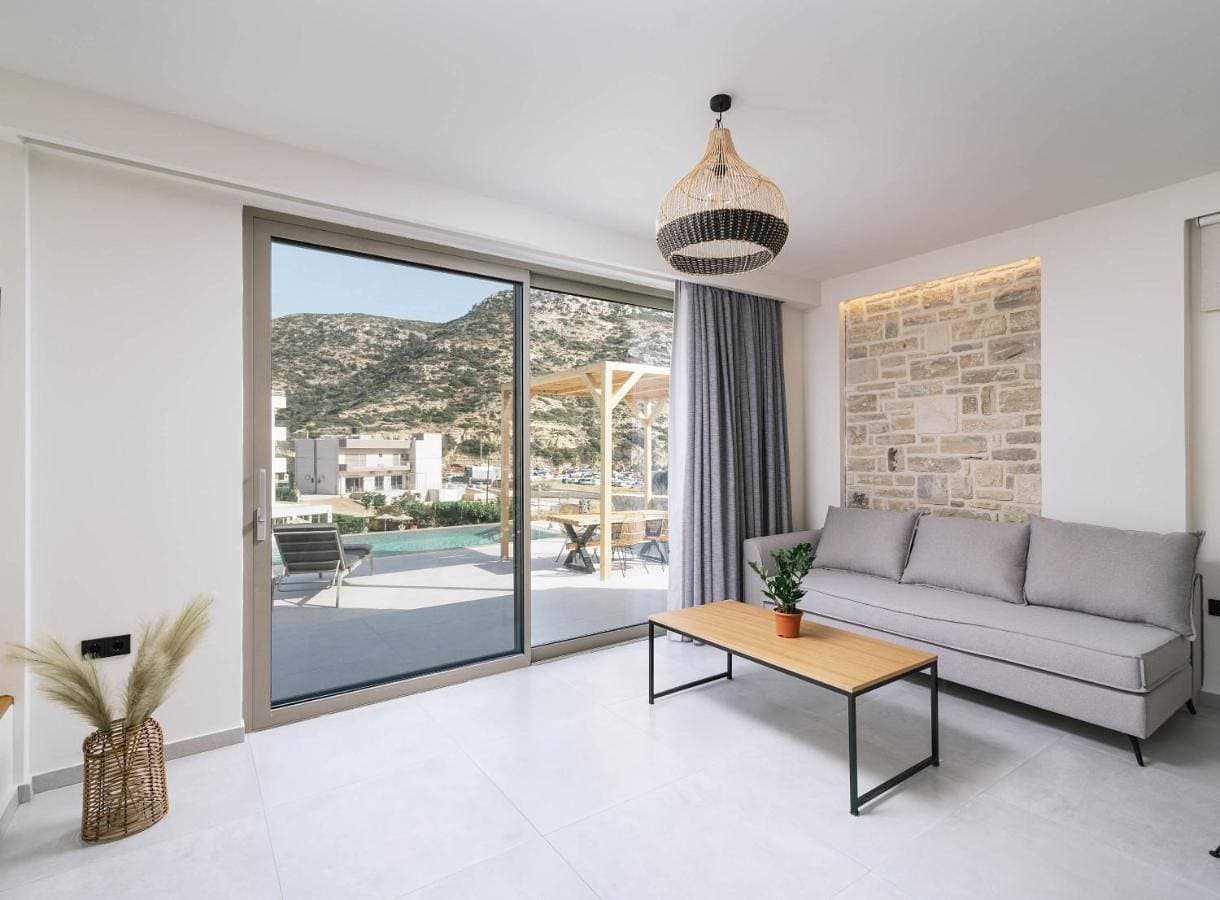Foto 4 von 59: Luxury Two-Storey Villa with Private Swimming Pool