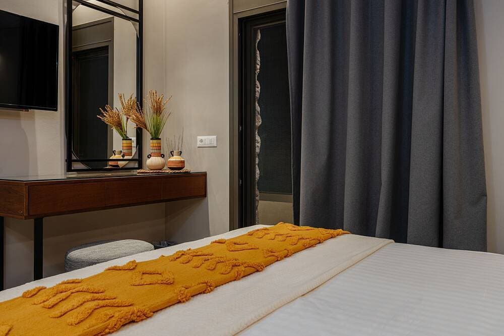 Foto 7 von 30: Horizon Apartments - Deluxe Triple Room with Side Sea View