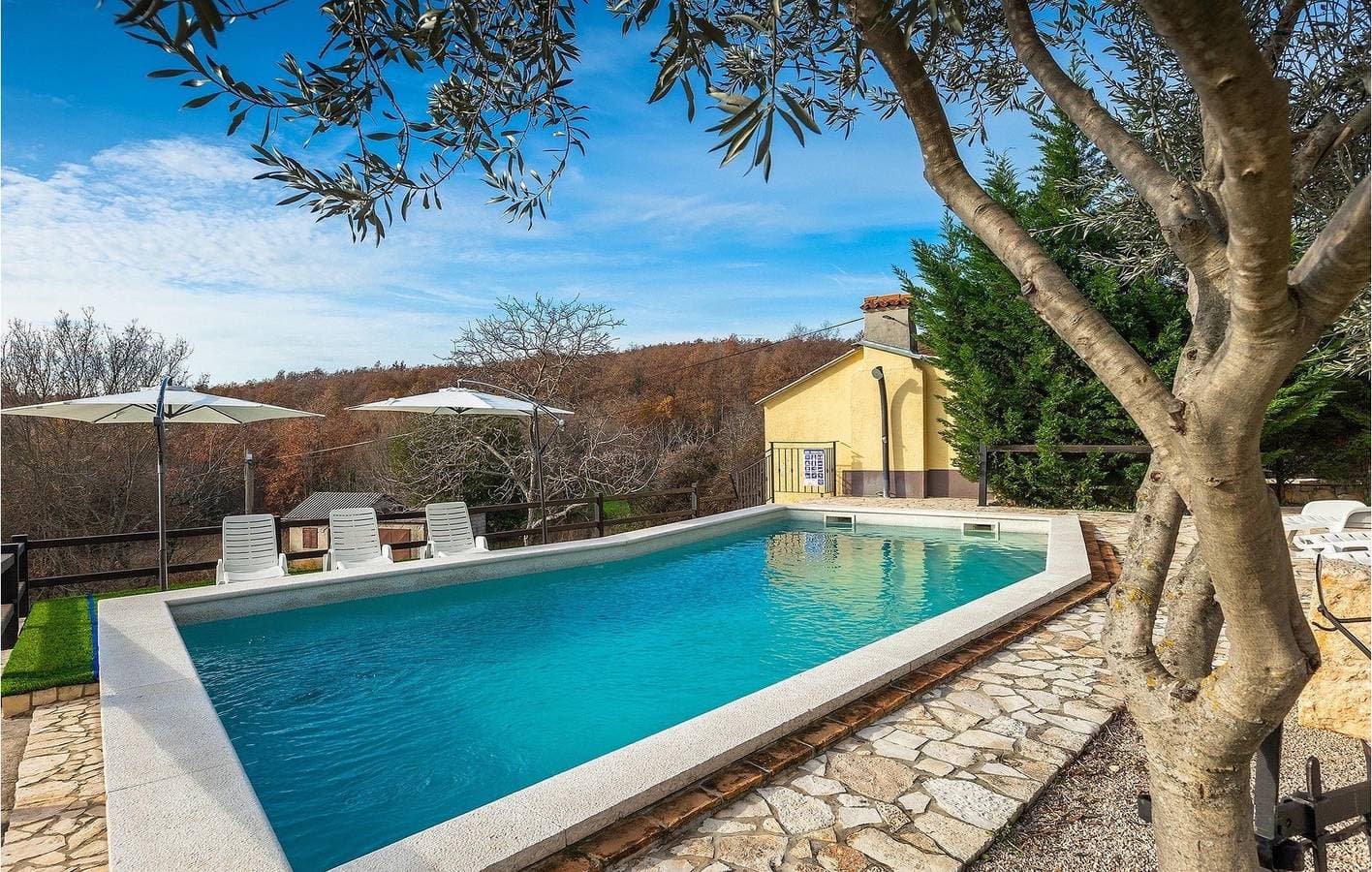 Foto 7 von 48: Sonnige 2-Zimmer-Wohnung mit Pool, WLAN und Parkplatz in der Nähe des Stadtzentrums von Vinez