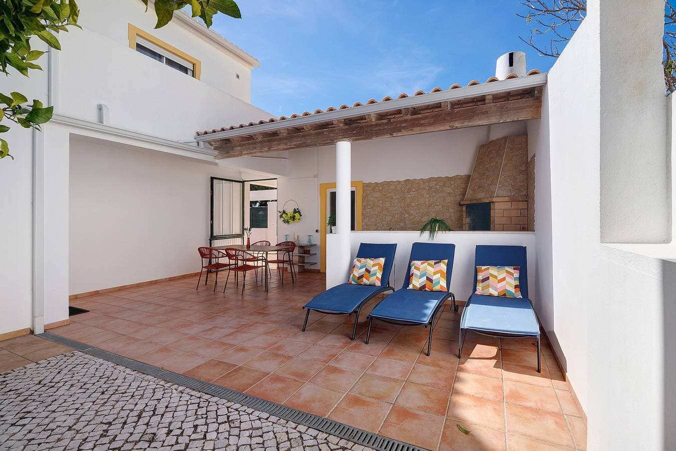 Foto 3 von 30: Villa „Modern in Olhão“ mit Bergblick, WLAN und Klimaanlage