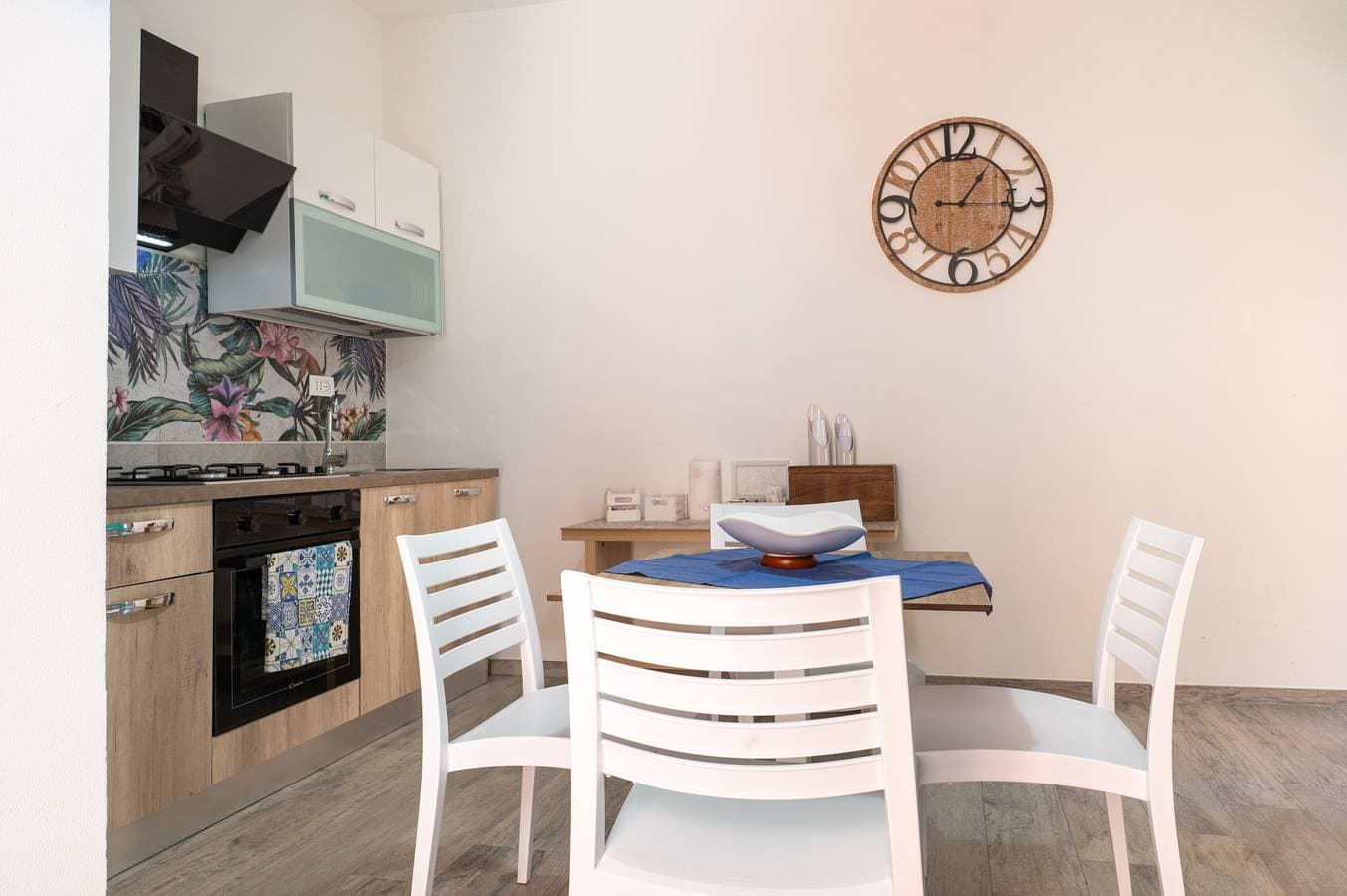 Foto 12 von 23: Zimmer 'Perla Marina – Cattedrale di Sale' mit Balkon, WLAN, Klimaanlage und Gemeinschaftsküche