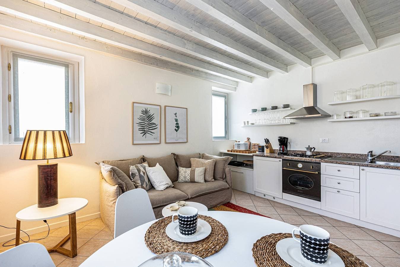 Foto 4 von 23: Ferienwohnung 'Nido Di Cisano' mit Blick auf den See, Gemeinschaftspool und Wi-Fi