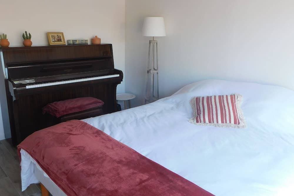 Foto 3 von 30: Côte D'azur, Villa Avec Piscine, Proche de Hyères les Palmiers. 4 Chambres