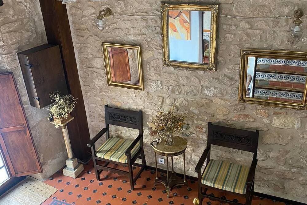 Foto 12 von 24: Charming apartment, in town, between sea and mountains. With spa area.