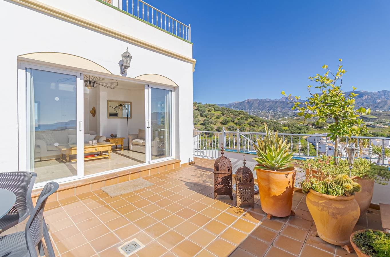 Foto 13 von 67: Villa für 8 Personen mit Terrasse