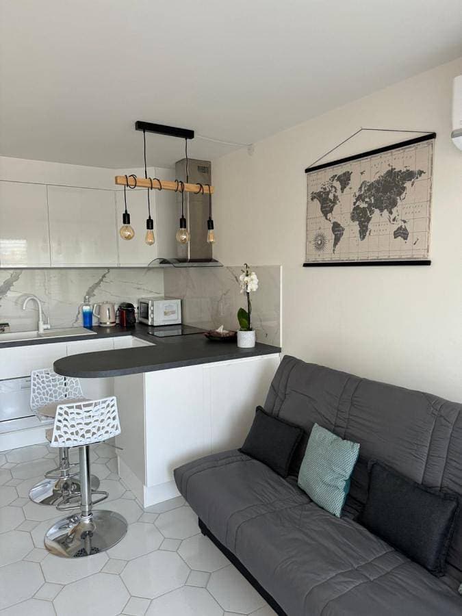 Studio Antibes Port Vauban. 1