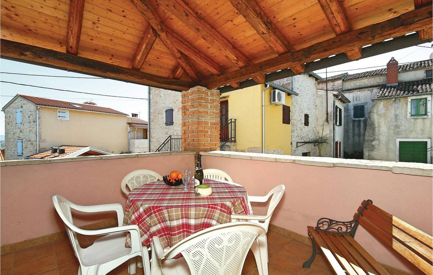 Foto 5 von 16: Gemütliche 93 m² große Wohnung mit Terrasse, Garten und kostenlosem WLAN