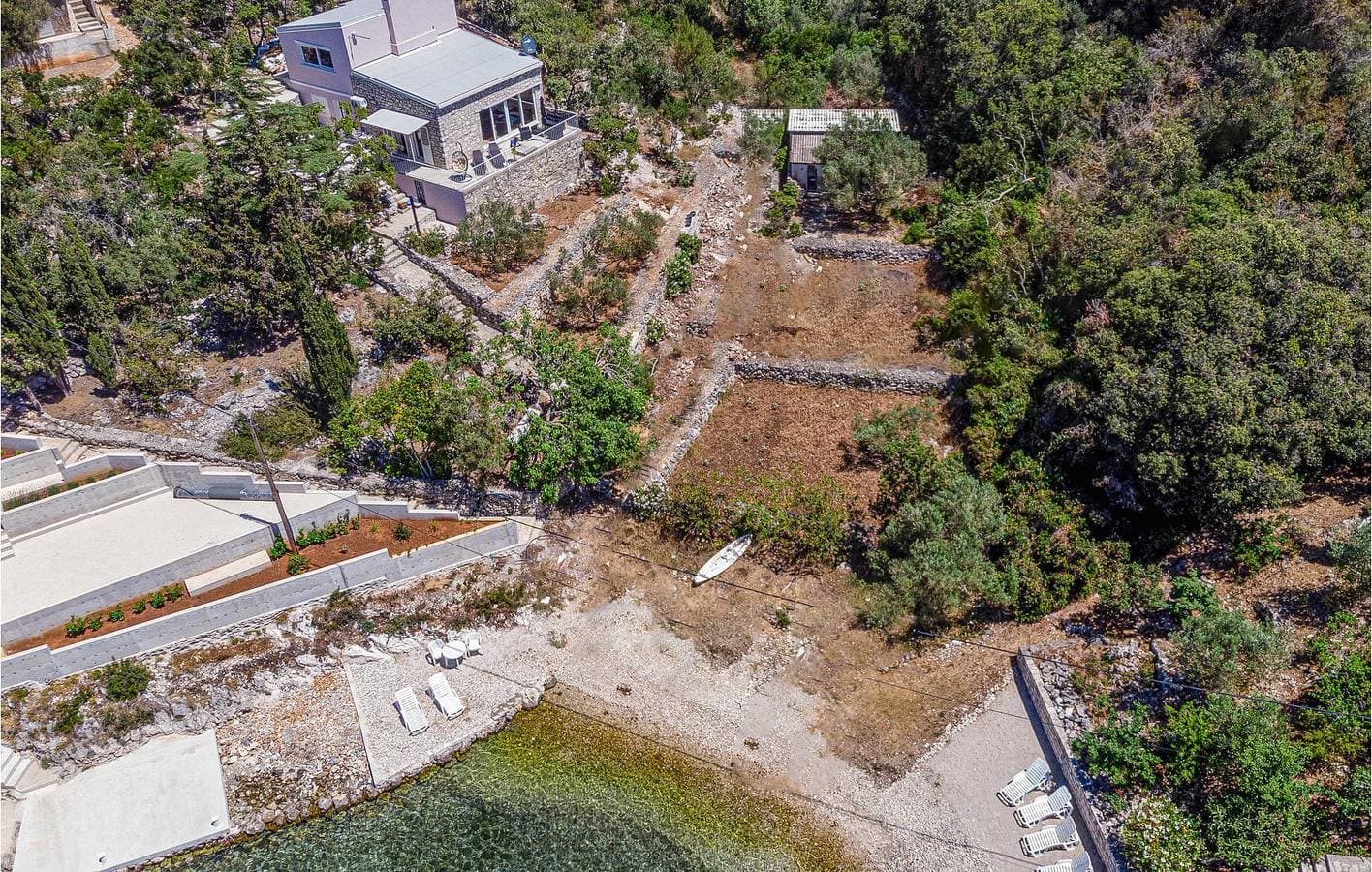 Foto 3 von 41: Seaside Retreat: Gemütliche Ferienwohnung mit Terrasse, Küche und kostenlosem Parkplatz