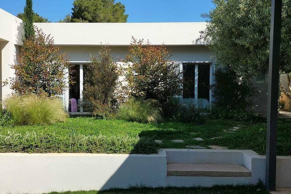 Foto 9 von 30: New family villa with pool and garden next to the beach (licenseETV2325)
