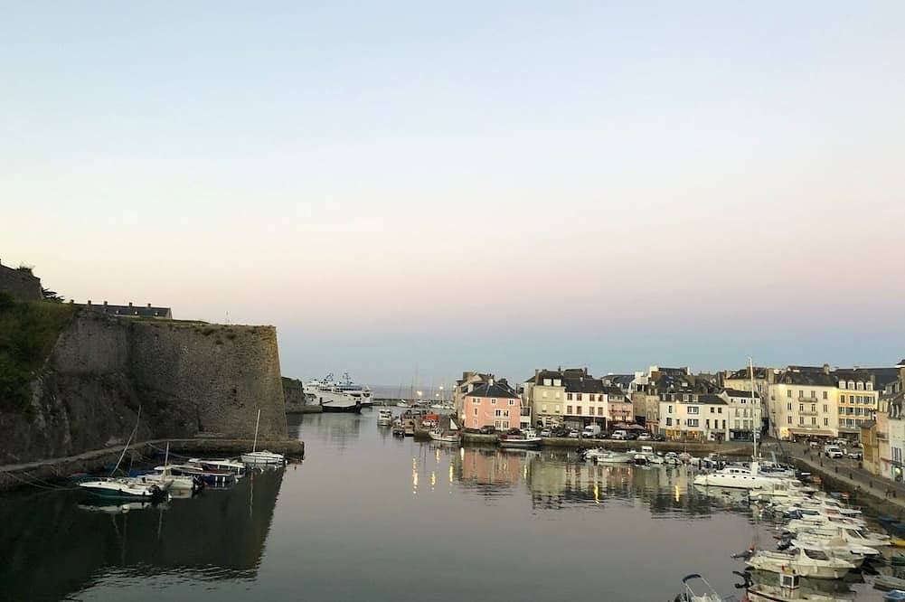 Foto 11 von 18: Wohnung Innenstadt Blick über den Hafen und die Zitadelle Vauban
