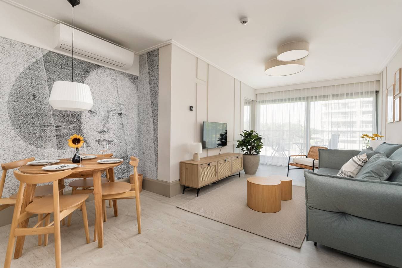 Foto 4 von 20: Stylish Beachfront Apartment | Balcony with Sea View